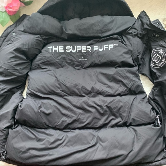 Aritzia Super Puff Shorty Vest in black LG - Picture 7 of 16